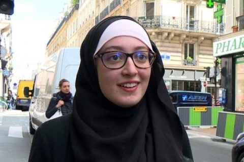 مبارزه یکجانبه یک دختر مسلمان با سیاست ضد حجاب دولت فرانسه
