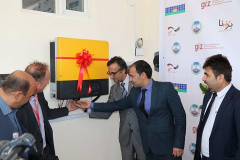 افتتاح نخستین پروژه تأمین برق مراکز دولتی با استفاده از انرژی خورشیدی