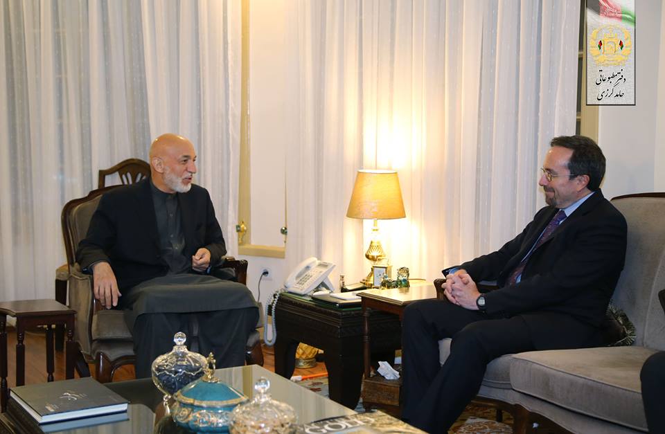Karzai meets US Ambassador to Kabul
