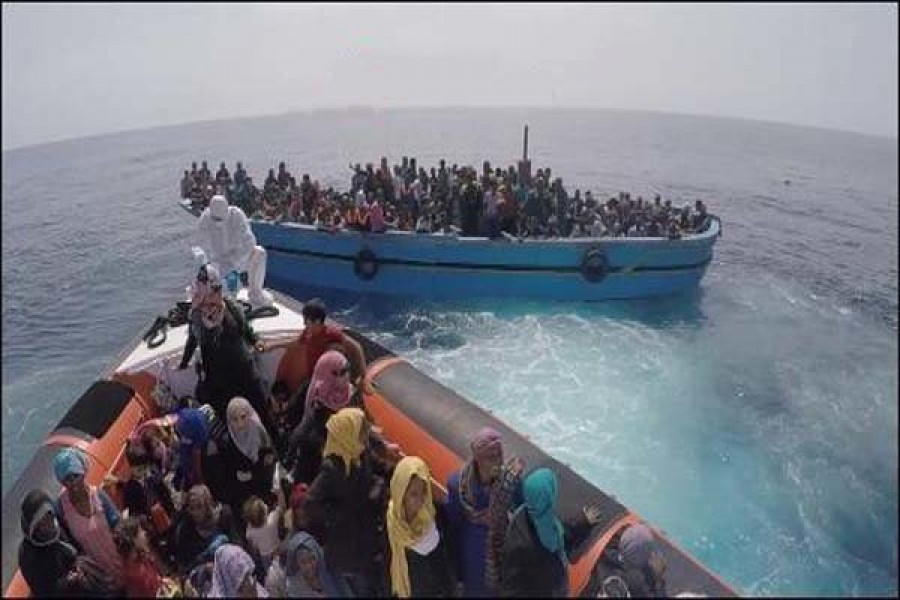 ایتالیا به کشتی حامل ۶۰۰ پناهجوی نجات‌یافته، اجازه ورود نداد