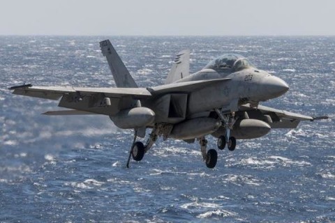 اف- ۱۵ امریکایی در آب‌های جاپان سقوط کرد