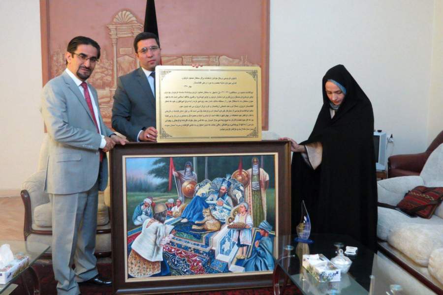تابلوی شاهنامه فردوسی برای سلطان محمود غزنوی به موزیم ملی افغانستان اهدا شد