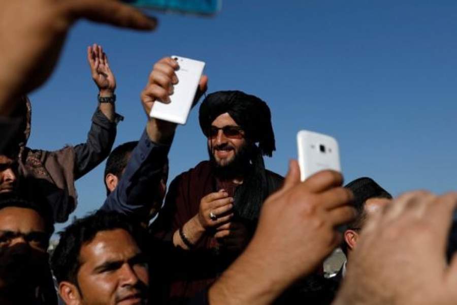 طالبان: نیروهایی که با سربازان و مقام‌های حکومتی عکس سلفی گرفتند، مجازات می‌شوند