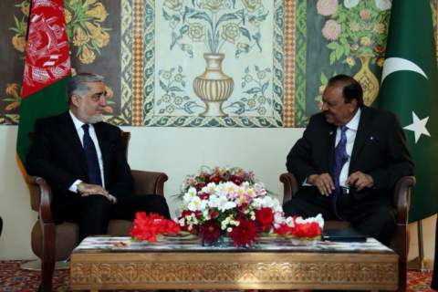 دیدار رییس اجراییه حکومت با رییس‌جمهور پاکستان؛ تأکید عبدالله بر اقدامات عملی علیه طالبان افغانستان