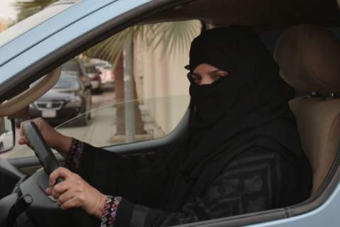 هشدار وزارت داخله عربستان نسبت به هرگونه مزاحمت برای رانندگی زنان