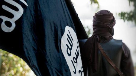 افشا گری نماینده پارلمان عراق؛ آمریکا در حال آموزش هزاران داعشی در سوریه است