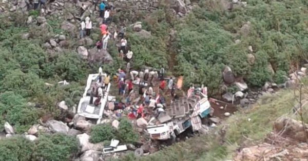 At least 40 dead as bus crashes into 700ft ravine in Indian Himalayas
