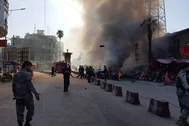 در ننیجه یک حمله انتحاری در شهر جلال آباد 32 تن کشته و زخمی شدند