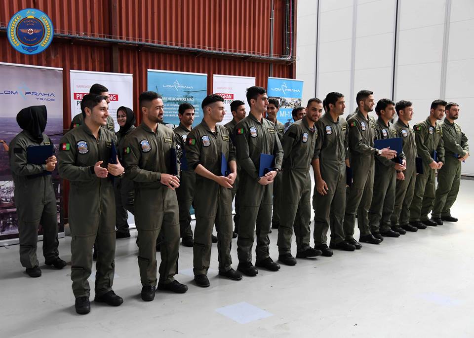 24 pilots including women return to Afghanistan after graduation from Czech Republic