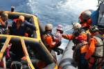 سرگردانی کشتی۴۵۰ پناهجو بین مالت و ایتالیا