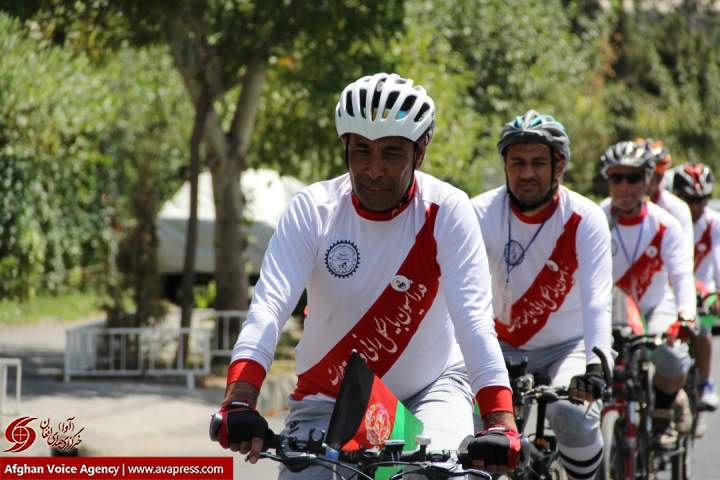 تیم شش نفری دوچرخه‌سواران هرات پس از طی 1475 کیلومتر در تهران/ استقبال گرم سفیر افغانستان در تهران
