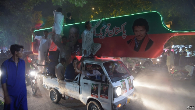 Pakistan election: Imran Khan leads in early counting