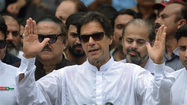 Pakistani Imran Khan wins vote without any majority