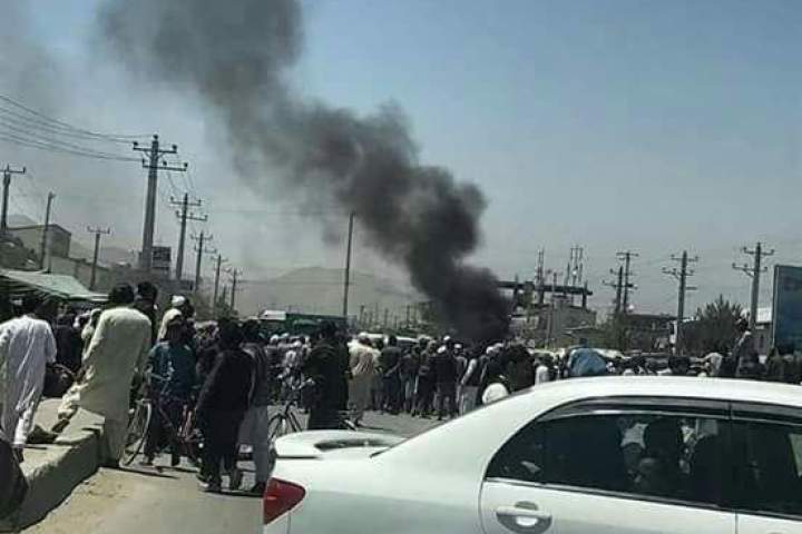 مسدود شدن جاده‌ی بگرامی کابل توسط معترضان