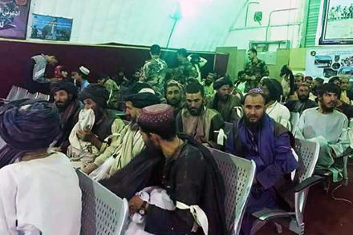 کماندوهای ارتش 61 نفر را از زندان طالبان آزاد کردند
