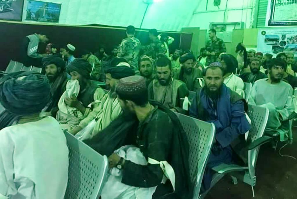 کمانډو ځواکونو هلمند کې د طالبانو له یوه زندانه ۶۱ ملکي کسان خوشې کړل