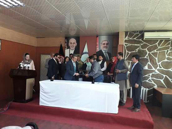 قرارداد آسفالت سرک داخل شهر نیلی امضا شد