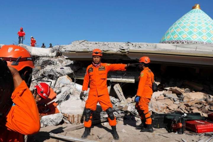 په اندونیزیا کې دریم زلزله، د تلفاتو مجموعی آمار ۳۱۹ تنو ته ورسید