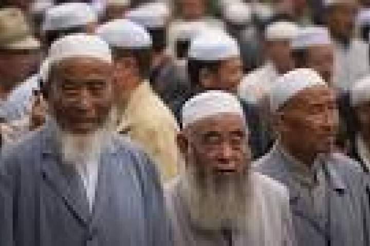 چین کې سلګونو مسلمانانو د جومات ورانولو مخنیوي لپاره احتجاج کړی