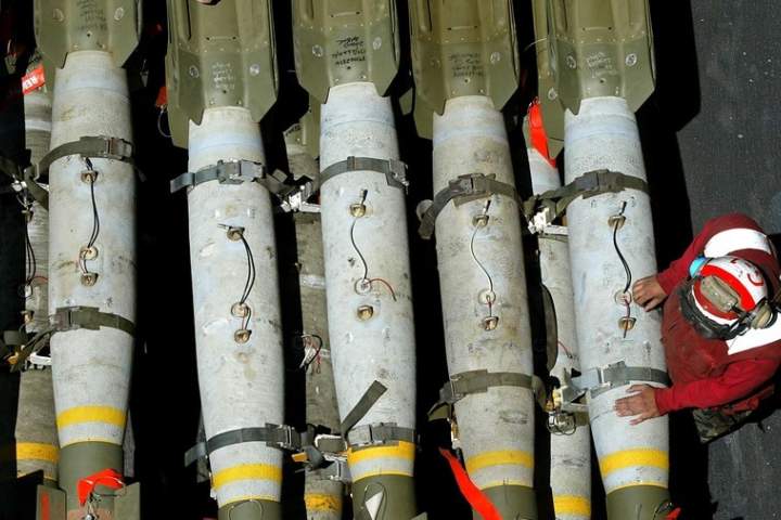 کشف بمب‌های امریکایی در صحنه کشتار دانش‌آموزان یمنی