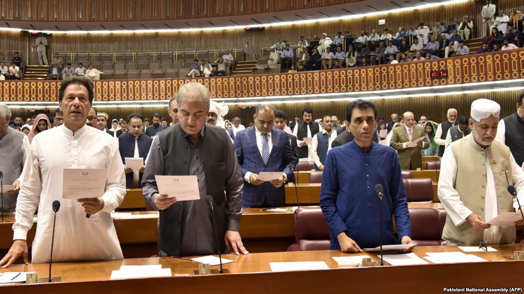 Cricketer Imran Khan sworn in as Pakistan PM