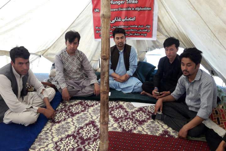 اعتصاب غذایی فعالان مدنی بامیان در پیوند به کشتار اخیر شیعیان در افغانستان