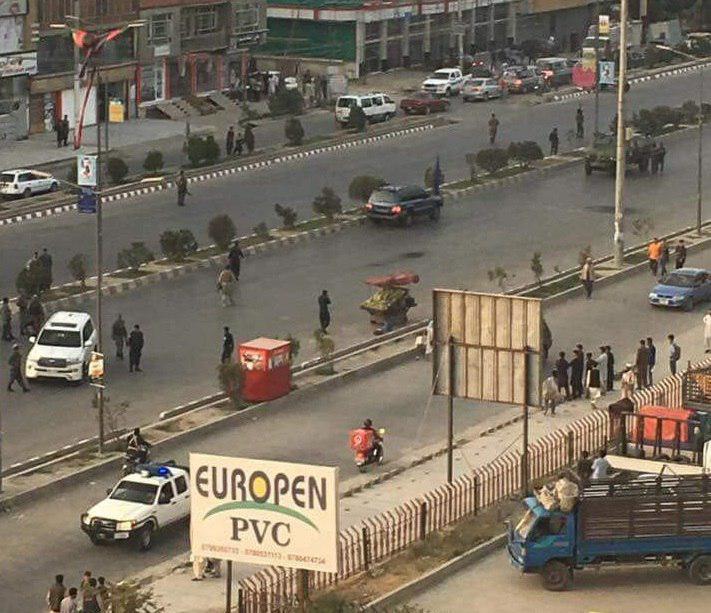 درگیری پولیس با سرنشینان دو موتر شیشه سیاه در کابل