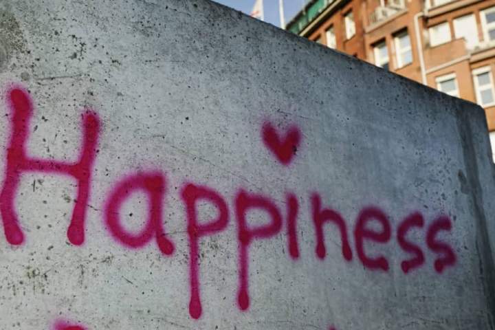 کمترین سطح خوشحالی جهان در یک دهه اخیر/ افغانستان پایین ترین رده خوشحالی در جهان