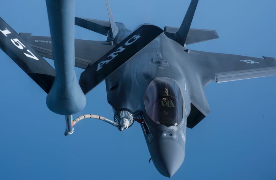 جت جنگنده F-35B در آسمان افغانستان  پرواز می کنند