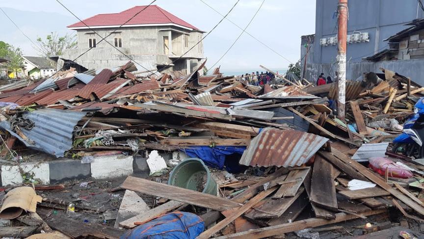 Death toll from Indonesian quake, tsunami hits 384