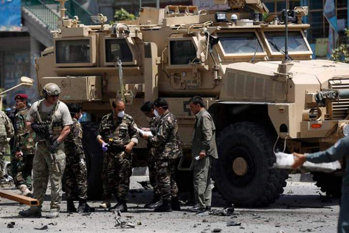 7 کشته و زخمی در حمله انتحاری طالبان به کاروان نیروهای خارجی