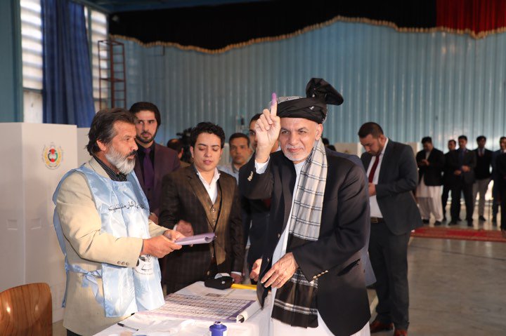 رئیس جمهور غنی: رای دادن حق مردم افغانستان است و همچنین یک وجبیه ملی و دینی
