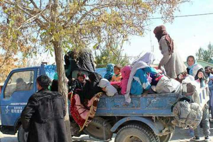 پناه آوردن ۱۰۰۰ خانواده از جاغوری، مالستان و ارزگان به شهر غزنی