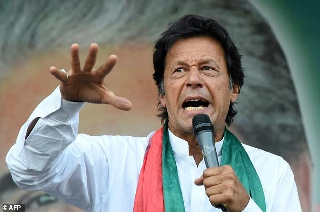عمران خان: امریکا به جای سپر بلا کردن پاکستان، جنگ در افغانستان را ارزیابی کند