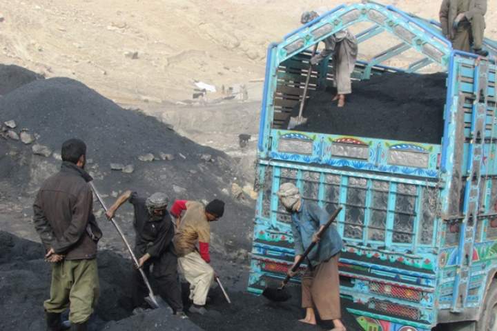 ربوده شدن 120 راننده و کمک‌راننده موترهای زغال سنگ توسط طالبان در سمنگان