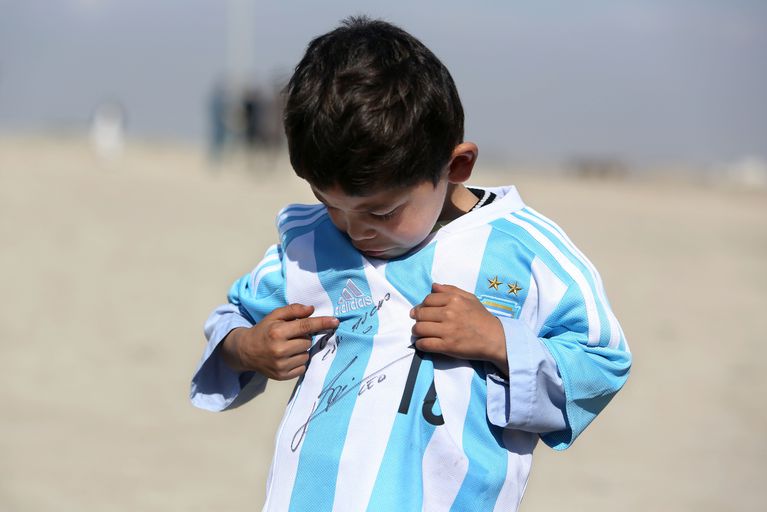 Young Afghan Messi fan threatened by criminals, Taliban