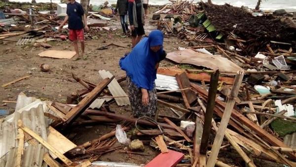 سونامی در اندونزیا بیش از 60 کشته و صدها زخمی برجای گذاشت