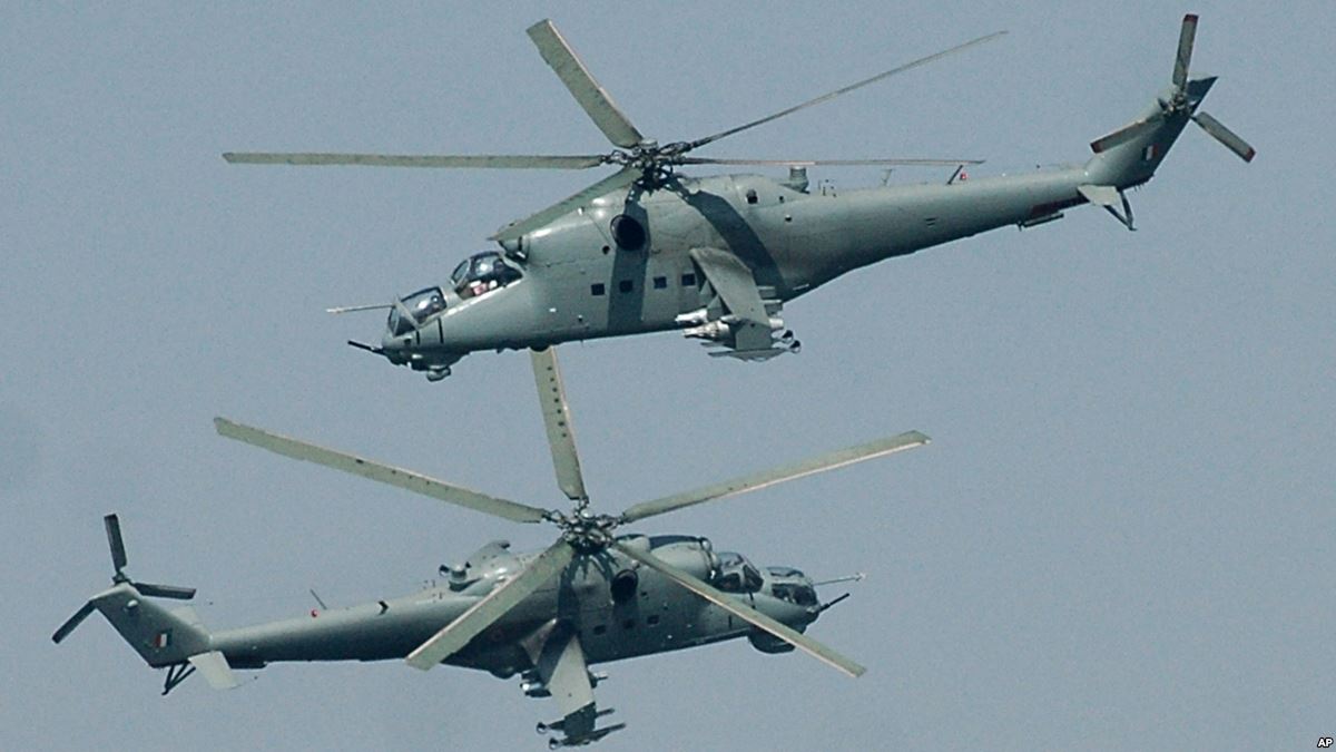 هند ۴ هلیکوپتر نظامی به افغانستان کمک می‌کند