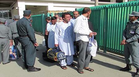 Iran extradites 230 Afghan convicts to Kabul