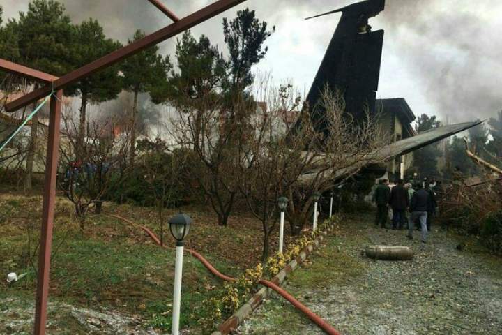 سقوط یک فروند هواپیمای بوئینگ باری در کرج ایران/ هر 10 سرنشین آن کشته شدند