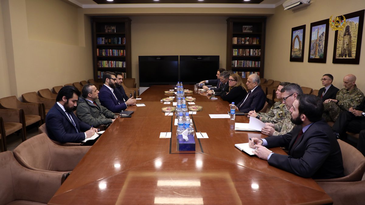 رایزنی مقامات امنیتی و نظامی افغانستان با زلمی خلیلزاد در رابطه به پروسه صلح