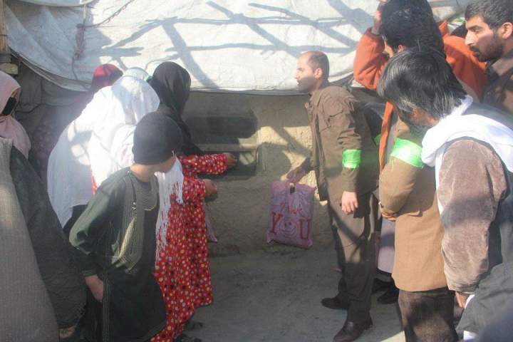50 خانواده بیجا شده جنگ قندوز در کابل کمک زمستانی دریافت کردند