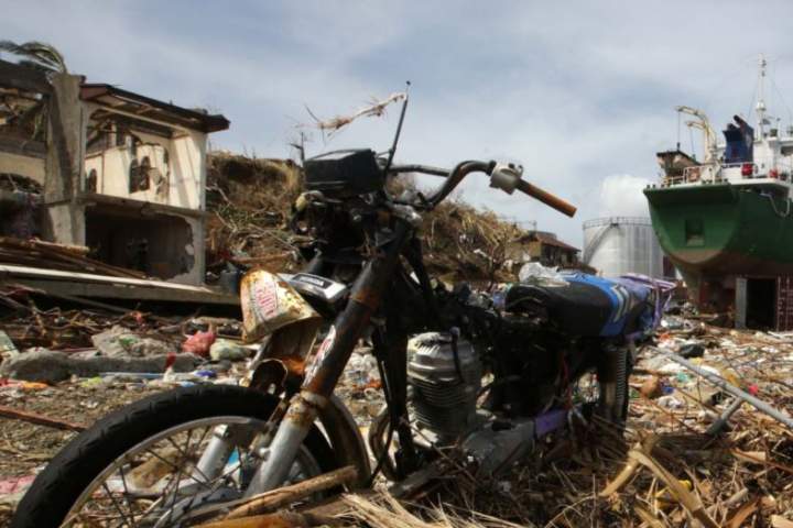 فیلیپین یوه کلیسا کې بمی چاودنو نږدی ۲۱ تنه وژلی