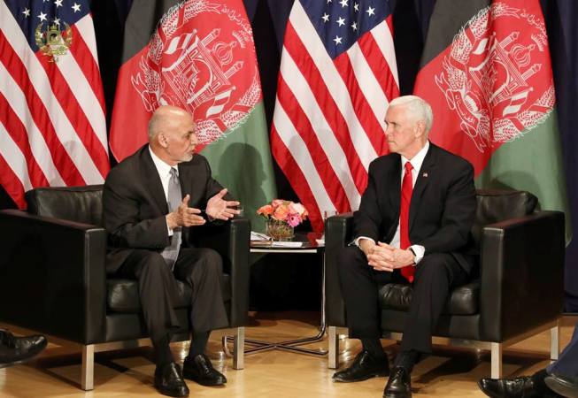 تمه ده، چې افغان حکومت هم د سولې په مخامخ خبرو کې برخه ولري- مایک پنس