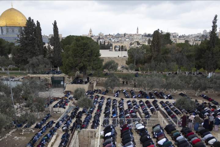 After 16 yrs, Palestinians pray at J
