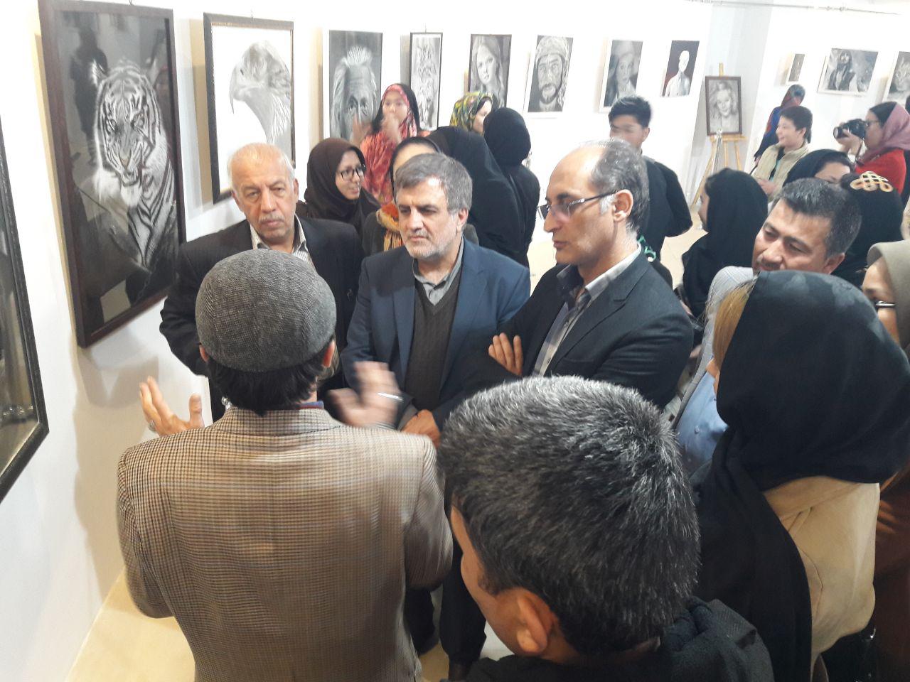 برگزاری نمایشگاه آثار نقاشی هنرمندان مهاجر افغانستانی در ولسوالی ورامین تهران