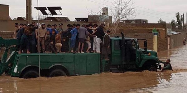 نیروهای امنیتی جان دو هزار نفر را در سیلاب‌های قندهار و فراه نجات داده‌اند