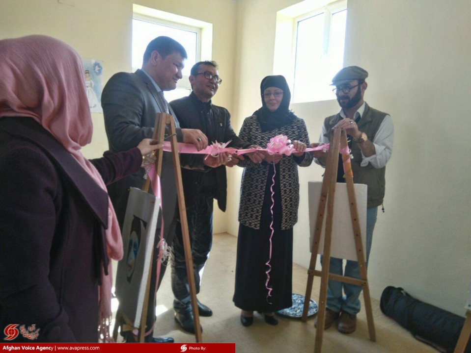 نمایشگاه رسامی "پیامدهای جنگ و صلح" ازسوی ریاست امور زنان ولایت بلخ برگزار شد