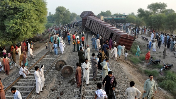 ۴ کشته و ۱۰ زخمی در جریان انفجار بمب در مسیر قطار مسافربری در پاکستان