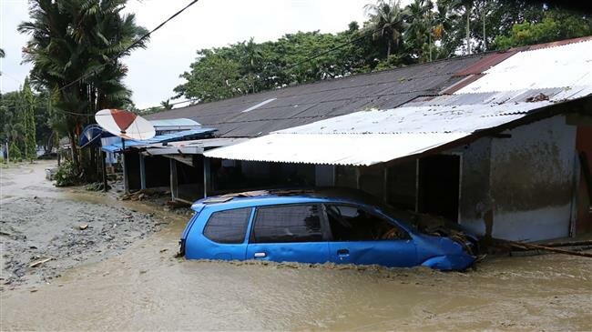 Indonesia flood death toll tops 100, dozens still missing
